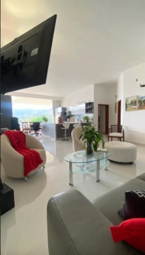 SPLENDID FAMILY HOUSE